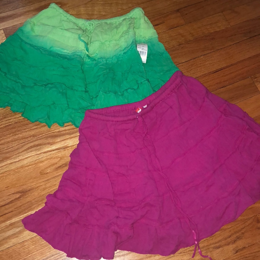 Pink size large has no tag, green tags size medium